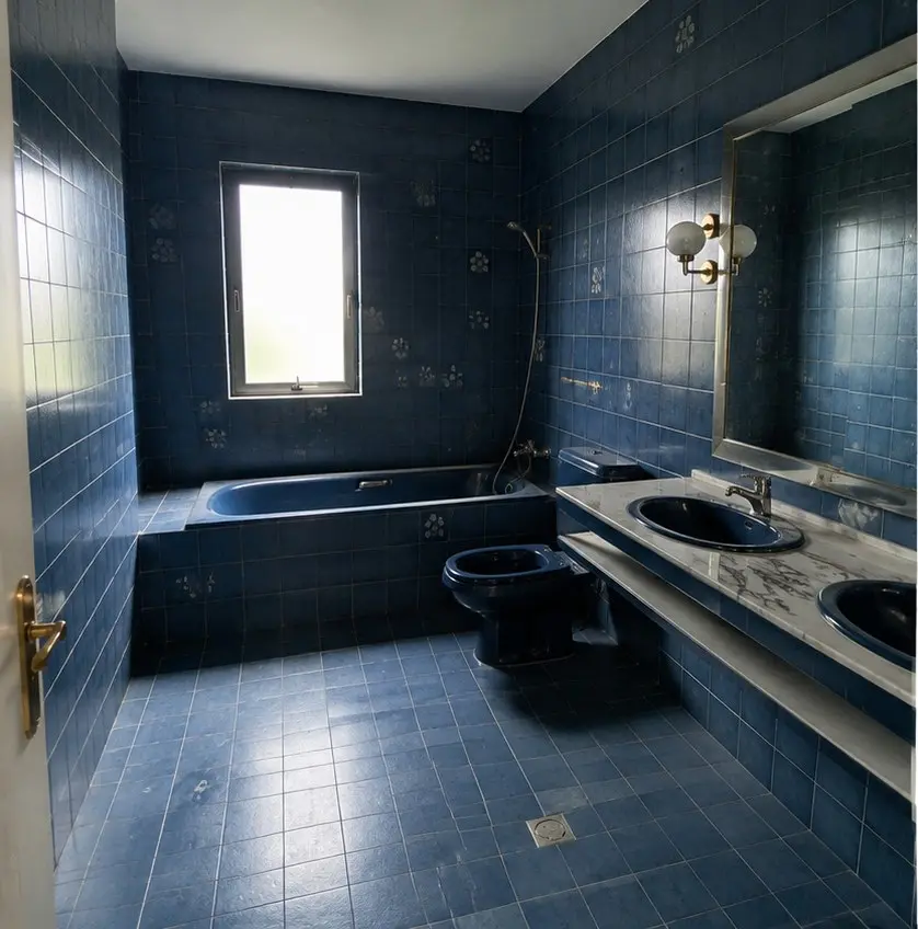 Baño con acabado en mármol — Antes